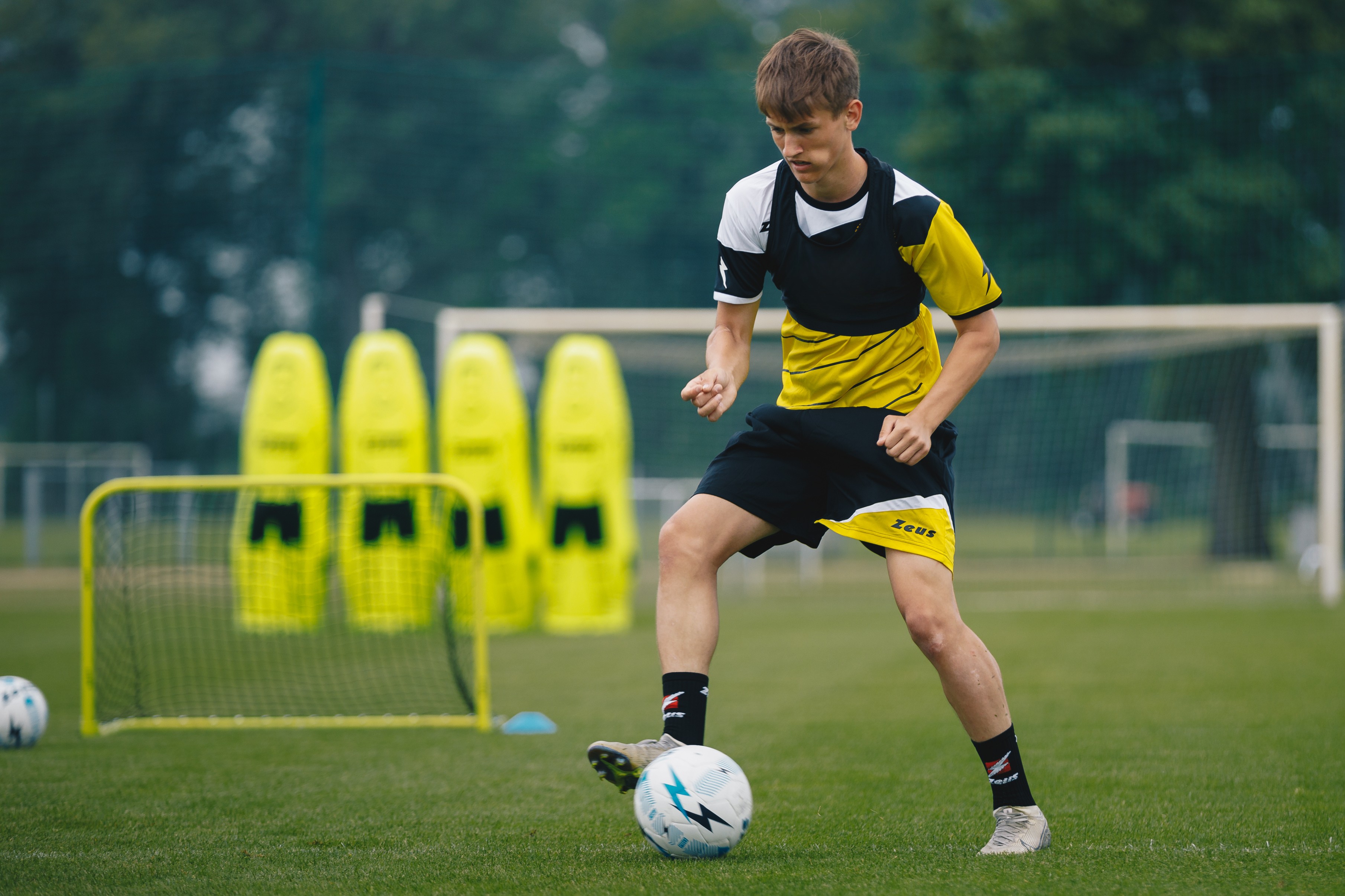 Mikołaj Hudziak — Pomocnik, Wiara Lecha Poznań, były gracz CLJ U-19 określany przez skautów jako „drugi Lewandowski”